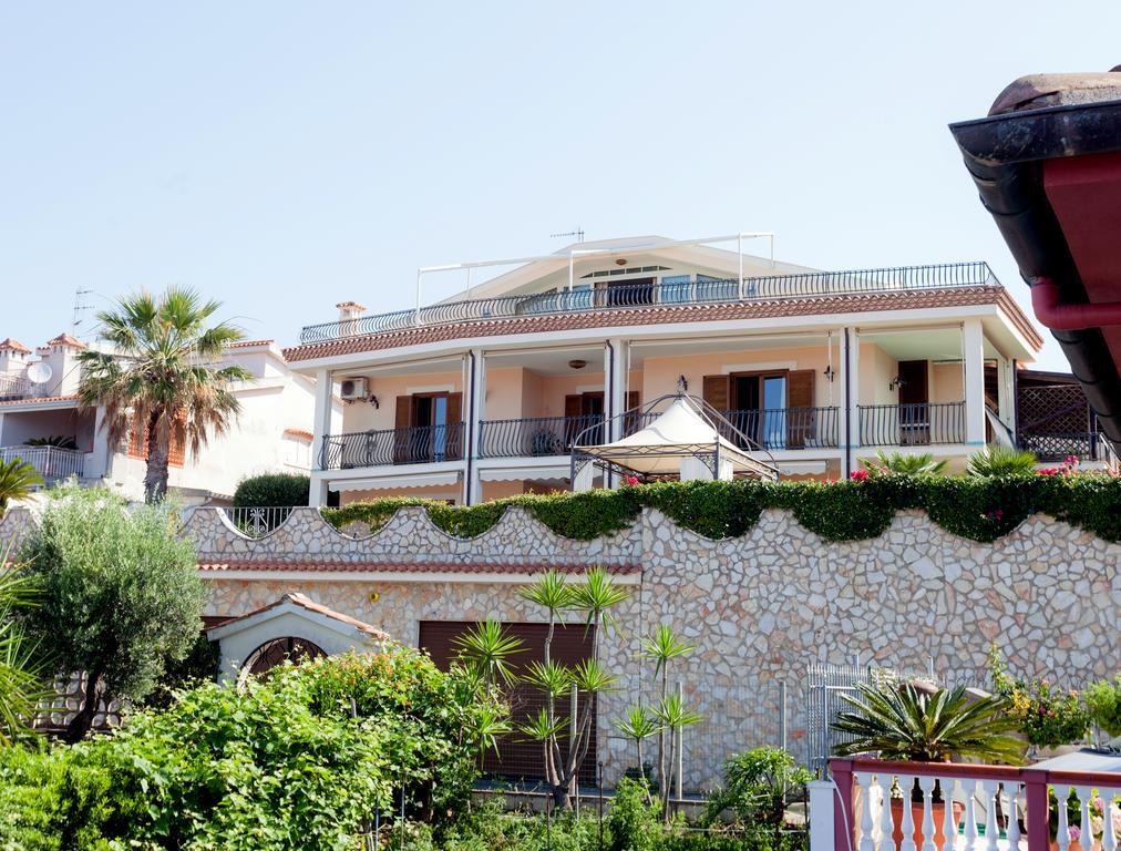 La Suite Del Faro Di Botis Valeria Scalea Exterior foto